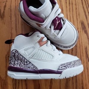 Girls Jordan spizike size 5c sail/Bordeaux